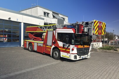 Drehleiter (Automatisch) mit Korb 23/12